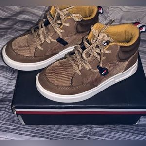 Tommy Hilfiger Boys size 13c Excellent condition!